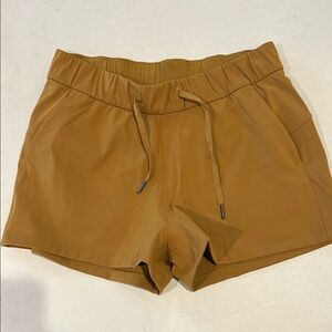 Lululemon on the fly mid rise shorts